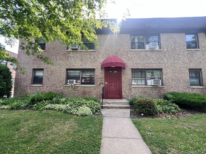 Stunning huge two bedrooms coop garden apartment in the heart of - photo 15