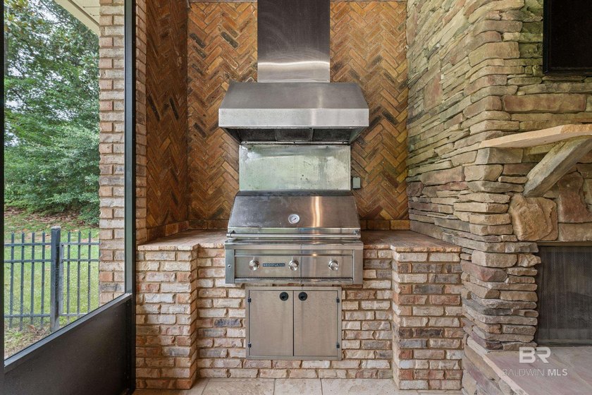 Luxury Living on the Golf Course! Experience timeless elegance - photo 22