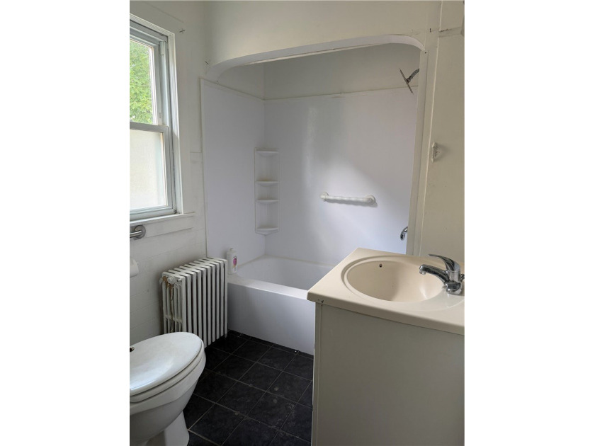 Opportunity awaits with this 3-bedroom ranch that's ready for - photo 2