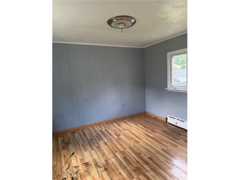 Opportunity awaits with this 3-bedroom ranch that's ready for - photo 3