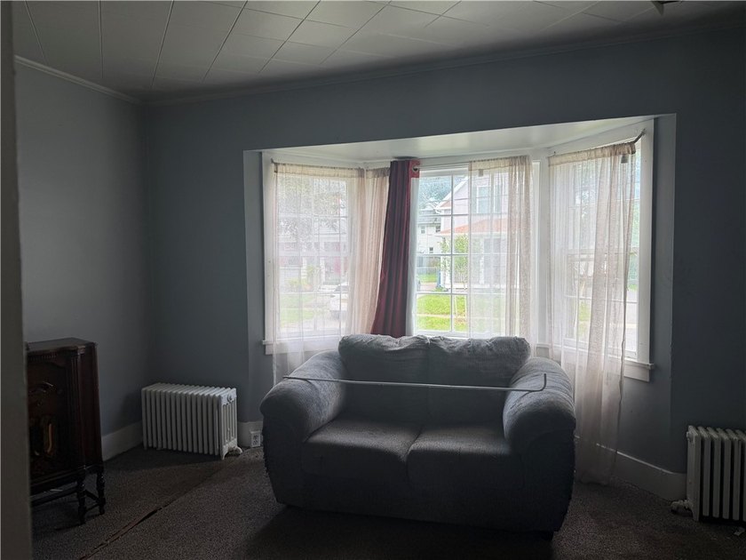 Opportunity awaits with this 3-bedroom ranch that's ready for - photo 4