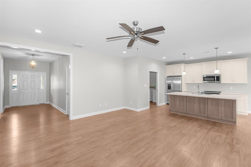 Welcome to Woodland Ridge! Built in 2022, this thoughtfully - photo 5