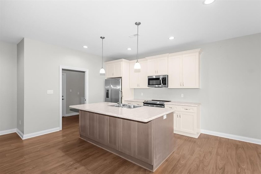 Welcome to Woodland Ridge! Built in 2022, this thoughtfully - photo 9