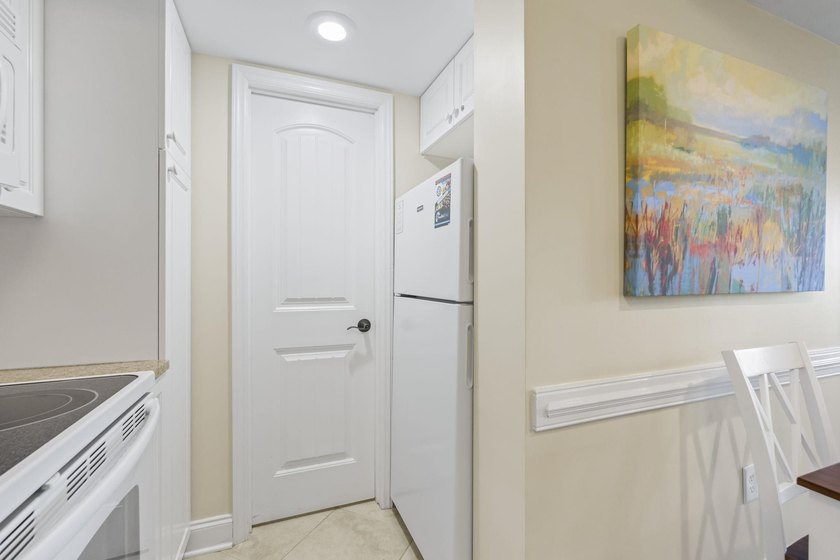 Fully furnished, second-floor one-bedroom, one-bathroom condo - photo 14