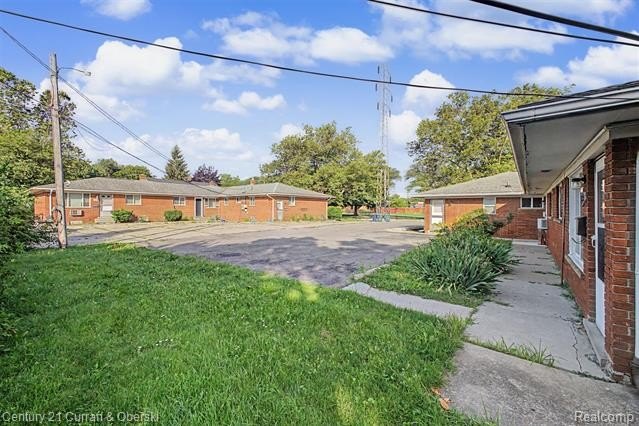 8 unit apartment building, 2 separate buildings with 4 (one) - photo 17