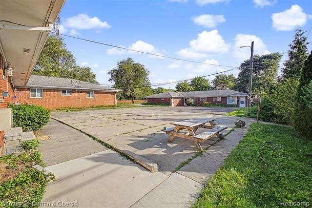 8 unit apartment building, 2 separate buildings with 4 (one) - photo 18