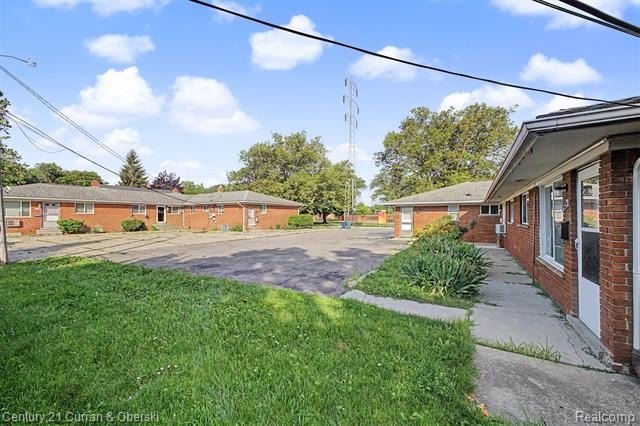 8 unit apartment building, 2 separate buildings with 4 (one) - photo 22