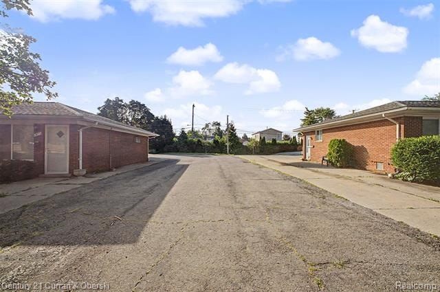 8 unit apartment building, 2 separate buildings with 4 (one) - photo 24