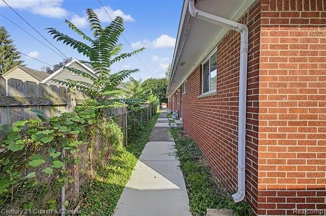 8 unit apartment building, 2 separate buildings with 4 (one) - photo 29