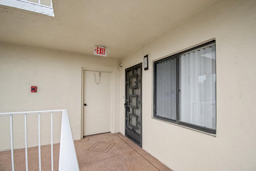 Renovated with timeless style, this beautifully appointed 2 - photo 29