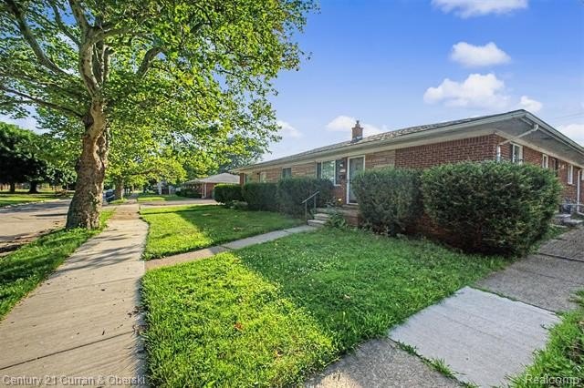 8 unit apartment building, 2 separate buildings with 4 (one) - photo 31