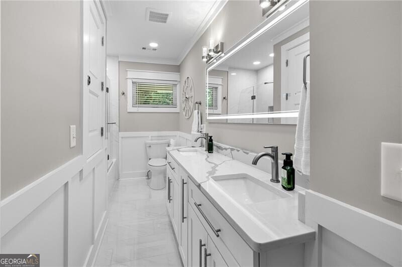 Rarely does a property like this become available. Nestled on 3 - photo 45
