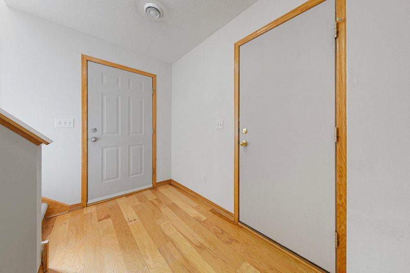 Looking for a move-in-ready end-unit townhome! Look no - photo 3