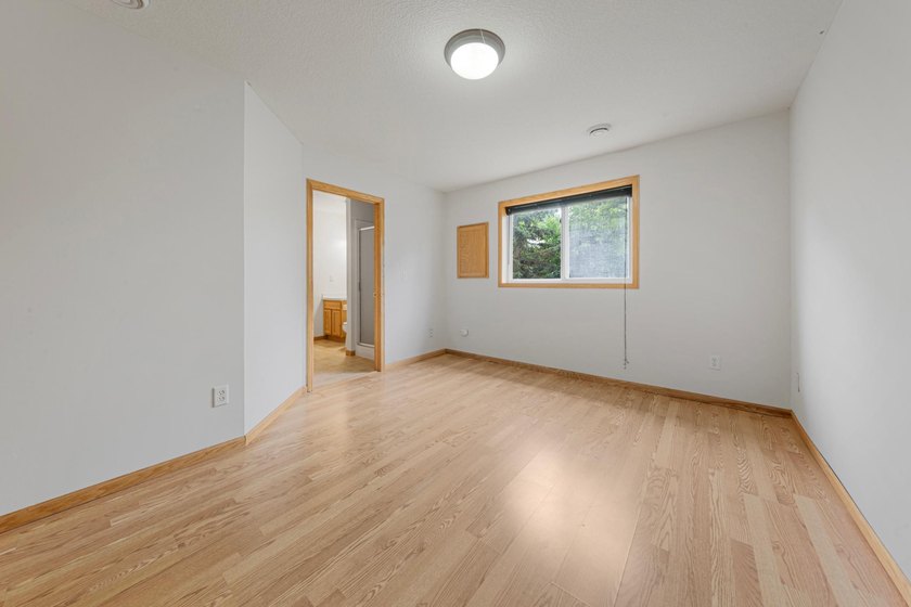 Looking for a move-in-ready end-unit townhome! Look no - photo 5