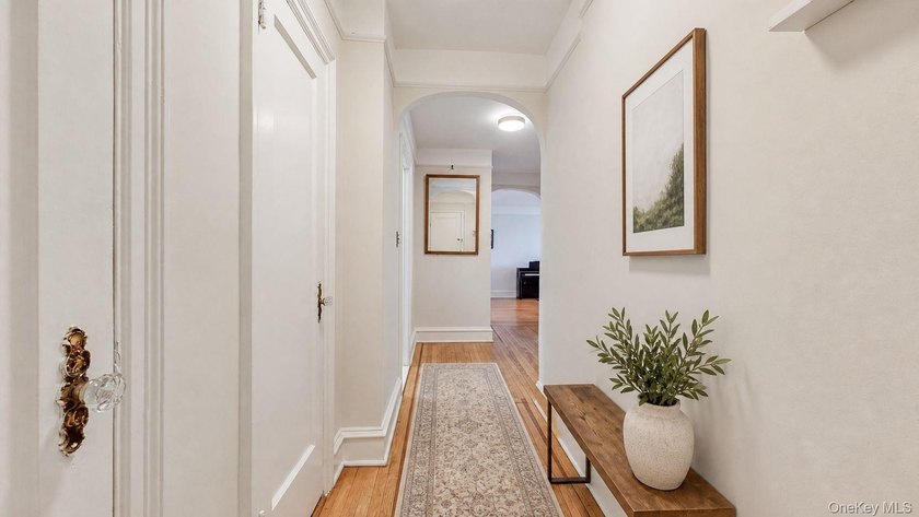 Prime location in the heart of Forest Hills-this move-in ready - photo 2