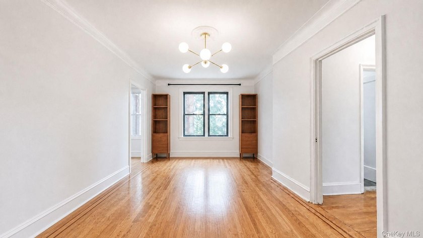 Prime location in the heart of Forest Hills-this move-in ready - photo 7