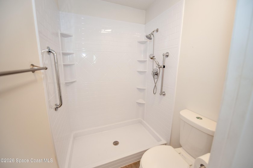 NEW AC!!! NEW PLUMBING!! FRESHLY PAINTED!!!! ASSOCIATION FEES - photo 12