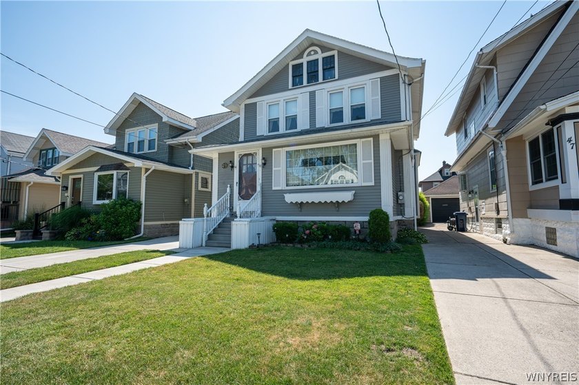 Welcome to 49 Edgewood Ave! Great opportunity to buy this - photo 3