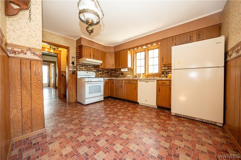 Welcome to 49 Edgewood Ave! Great opportunity to buy this - photo 10