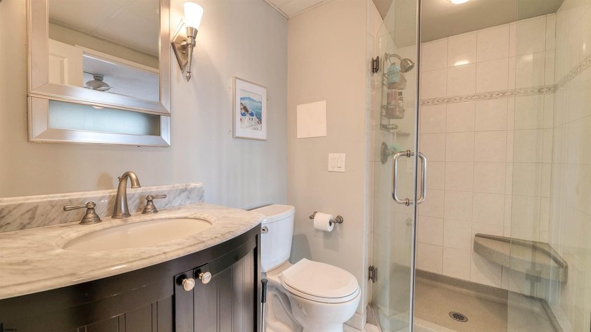 Luxury Living at the BERKLEY one of the most beautiful and - photo 14
