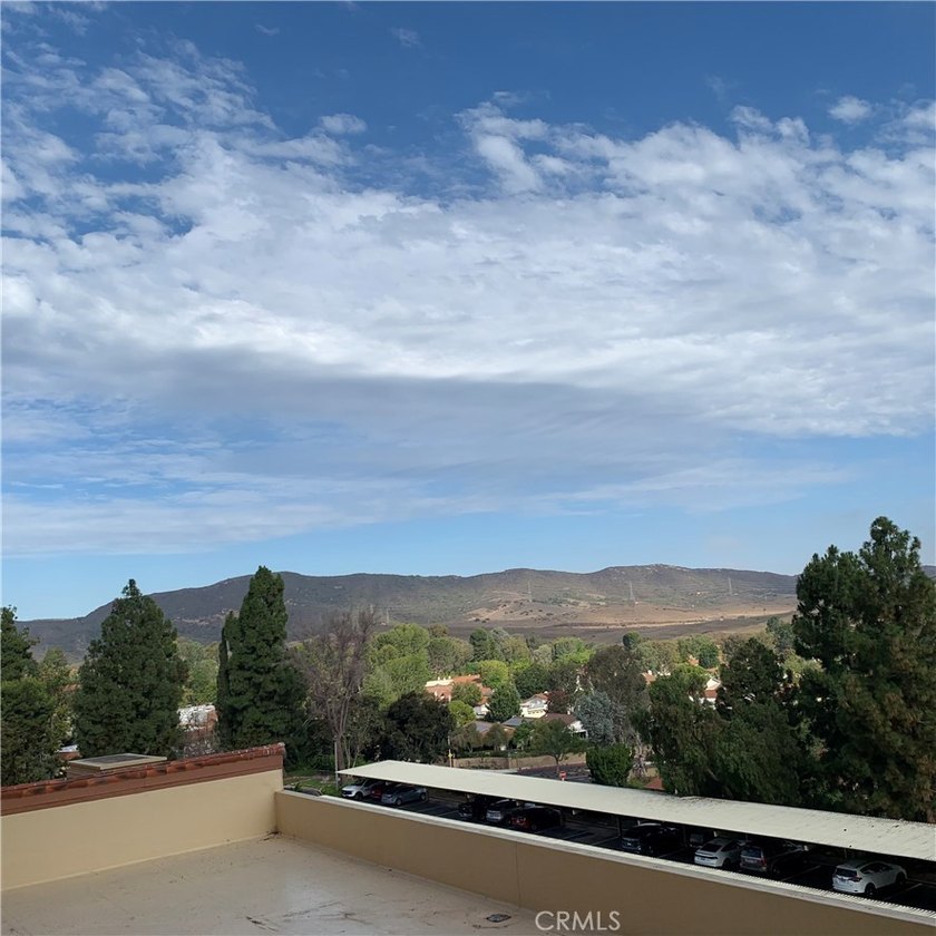 Spectacular North Facing Panoramic View upon entering this - photo 14