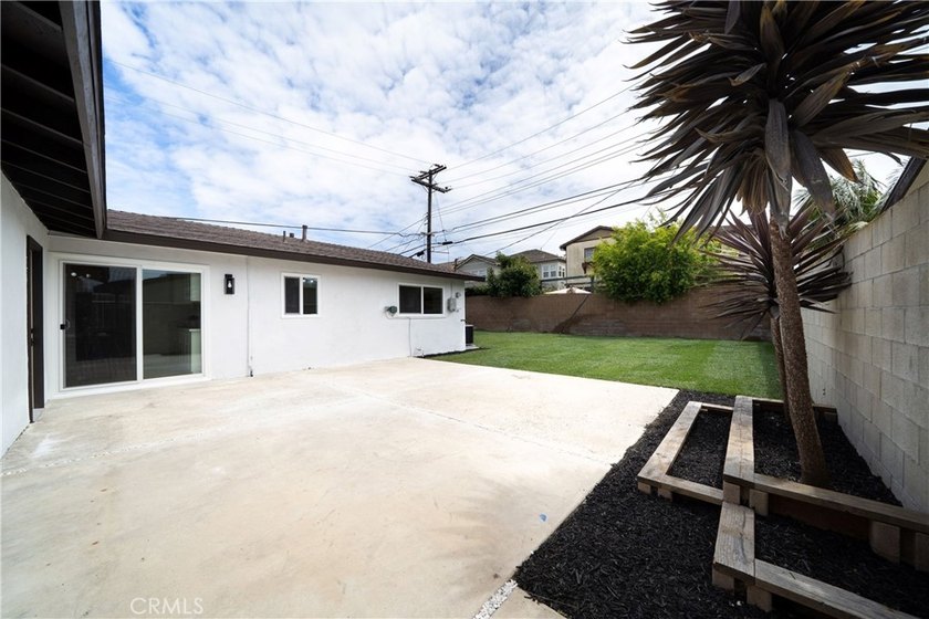 Beautifully renovated single-story home with 3 Bedrooms &amp; 2 Full - photo 17