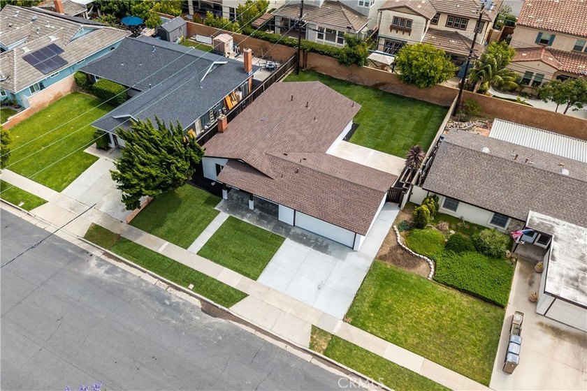 Beautifully renovated single-story home with 3 Bedrooms &amp; 2 Full - photo 21