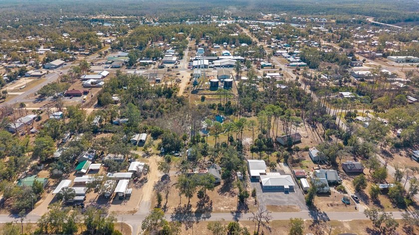 Discover a truly unique home in the heart of Steinhatchee - photo 37