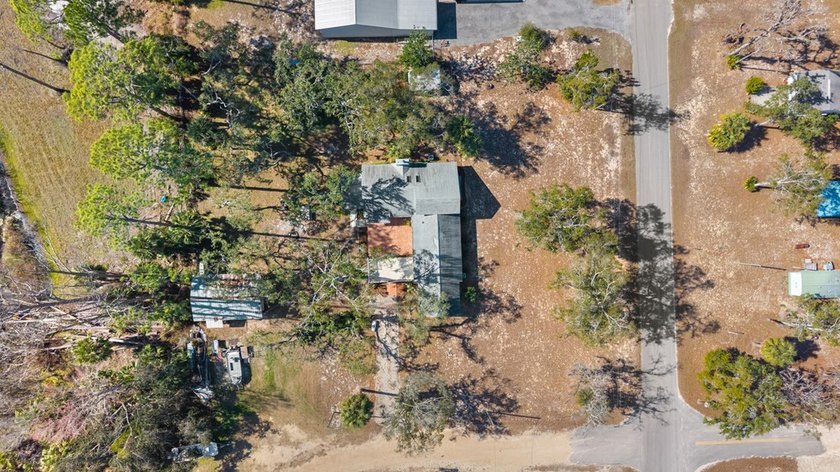 Discover a truly unique home in the heart of Steinhatchee - photo 39