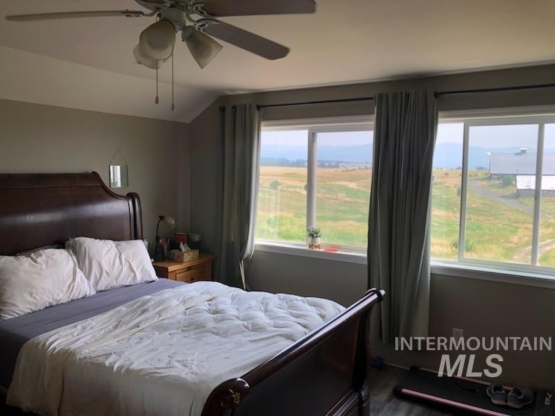 Excellent investment opportunity on 3.6 private acres tucked off - photo 8