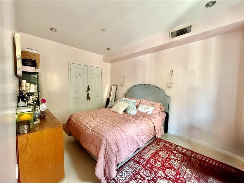 Welcome to this beautiful 3-bedroom duplex apartment, which - photo 4