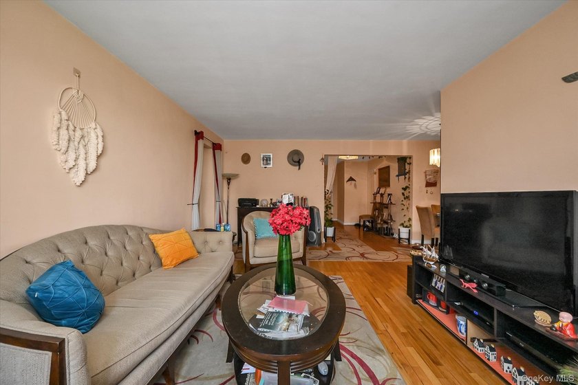 Over-sized, 1 Bedroom and 1 Bathroom apartment on the 6th Floor - photo 5