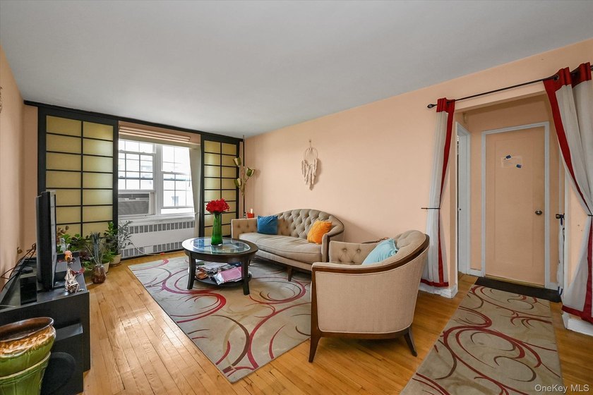 Over-sized, 1 Bedroom and 1 Bathroom apartment on the 6th Floor - photo 6