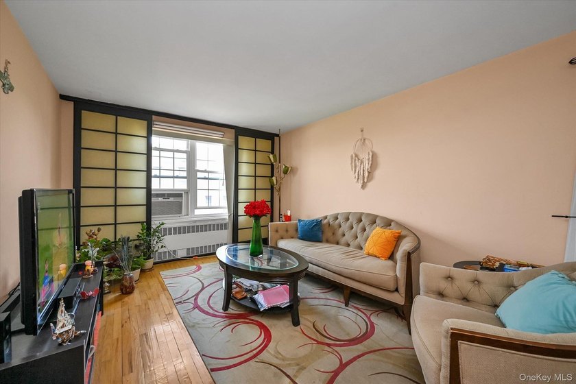 Over-sized, 1 Bedroom and 1 Bathroom apartment on the 6th Floor - photo 7