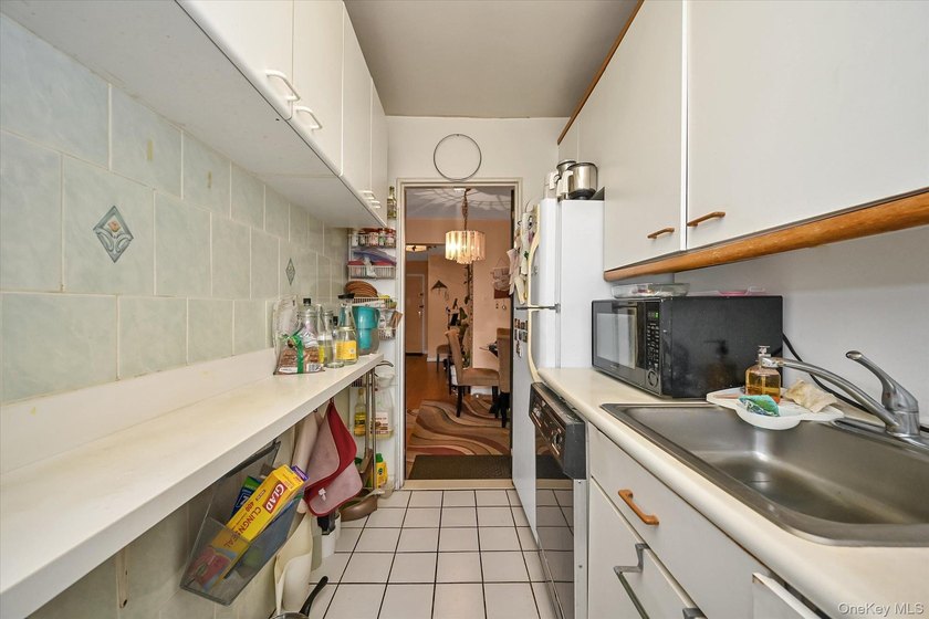 Over-sized, 1 Bedroom and 1 Bathroom apartment on the 6th Floor - photo 8