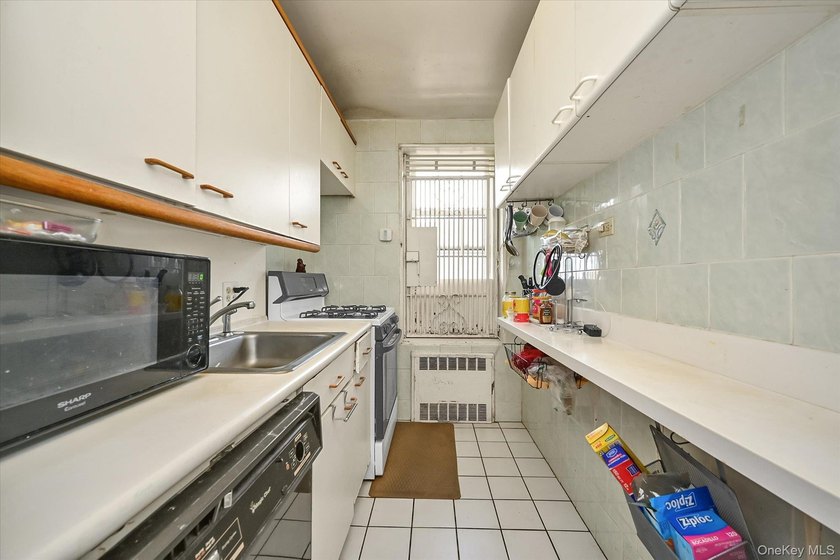 Over-sized, 1 Bedroom and 1 Bathroom apartment on the 6th Floor - photo 9