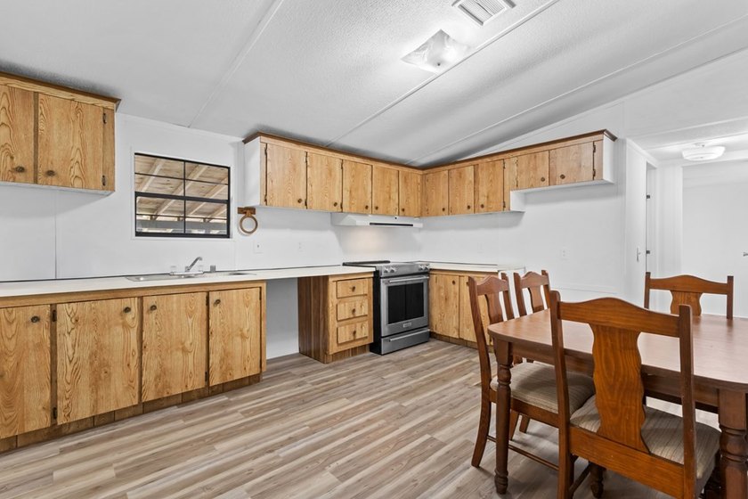 **BEST PRICED DEEP-WATER HOME IN STEINHATCHEE** Escape to the - photo 11