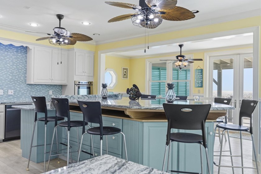 Oceanfront, five-bedroom, six-bathroom, fully remodeled raised - photo 13
