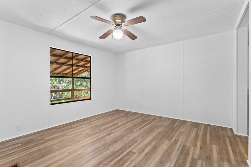 **BEST PRICED DEEP-WATER HOME IN STEINHATCHEE** Escape to the - photo 16