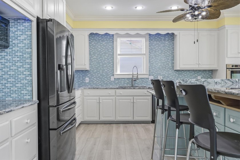 Oceanfront, five-bedroom, six-bathroom, fully remodeled raised - photo 18