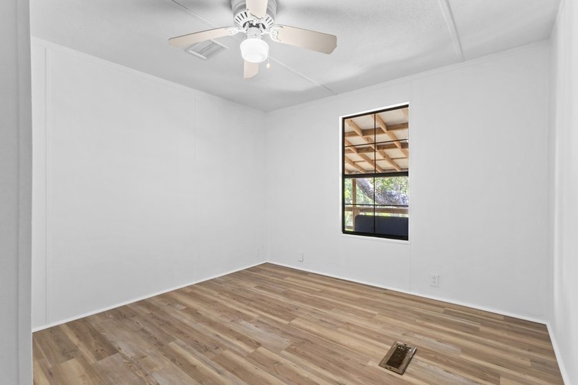 **BEST PRICED DEEP-WATER HOME IN STEINHATCHEE** Escape to the - photo 20