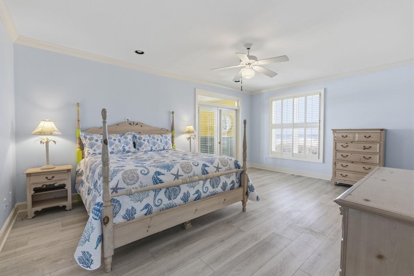 Oceanfront, five-bedroom, six-bathroom, fully remodeled raised - photo 22