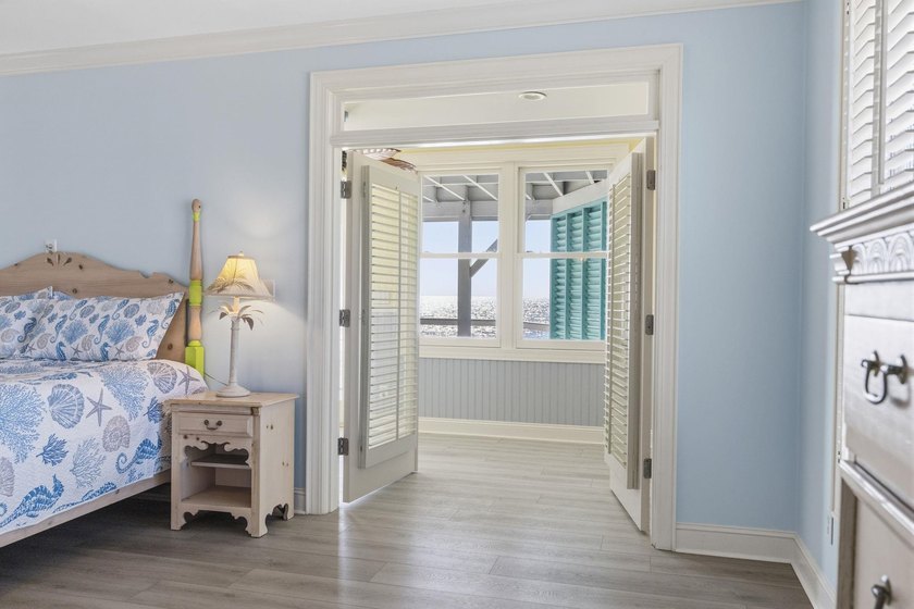 Oceanfront, five-bedroom, six-bathroom, fully remodeled raised - photo 23