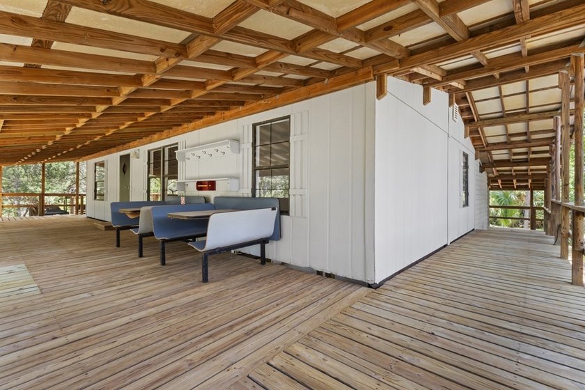 **BEST PRICED DEEP-WATER HOME IN STEINHATCHEE** Escape to the - photo 24
