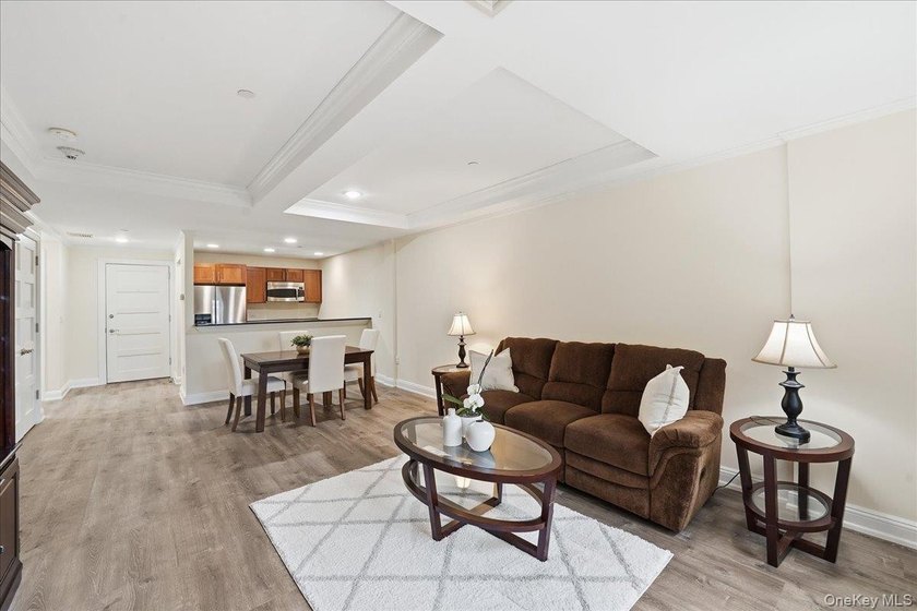A refined one-bedroom residence at Sweetwater offering - photo 4