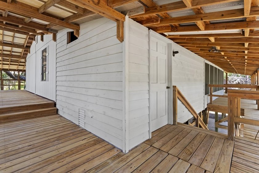 **BEST PRICED DEEP-WATER HOME IN STEINHATCHEE** Escape to the - photo 25