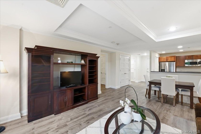 A refined one-bedroom residence at Sweetwater offering - photo 5