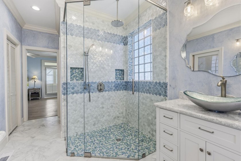 Oceanfront, five-bedroom, six-bathroom, fully remodeled raised - photo 26