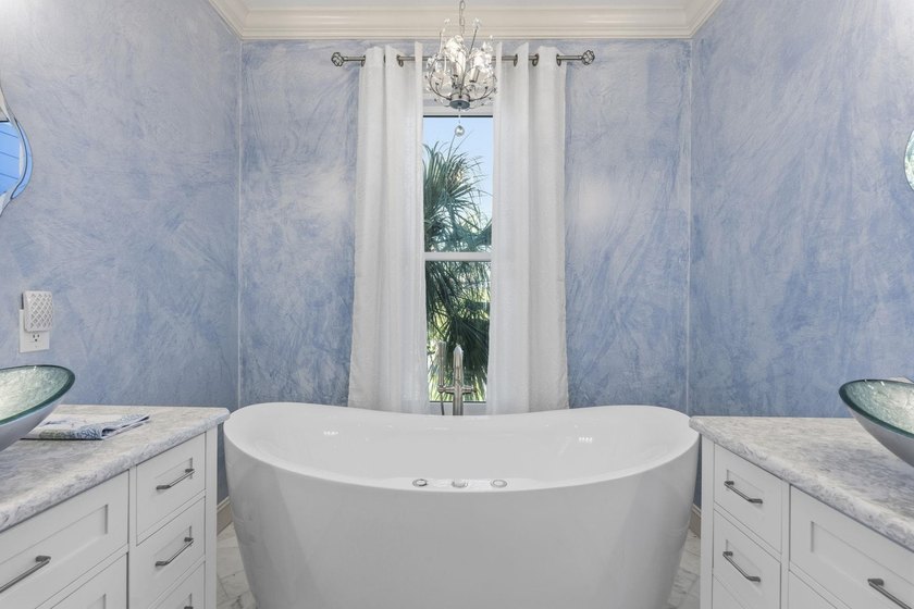 Oceanfront, five-bedroom, six-bathroom, fully remodeled raised - photo 27