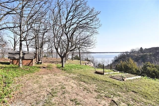 A stunning lake view welcome's you the moment you step inside - photo 27